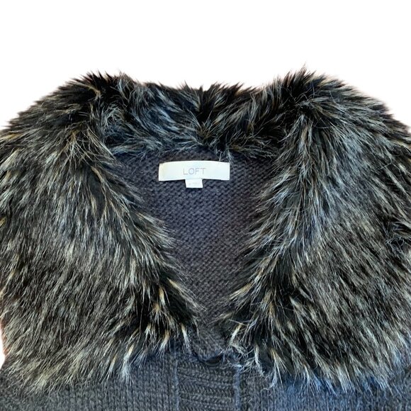 Ann Taylor LOFT Gray Wool Button-up Sweater Vest w/ Faux Fur Collar Women Size M - Picture 4 of 10